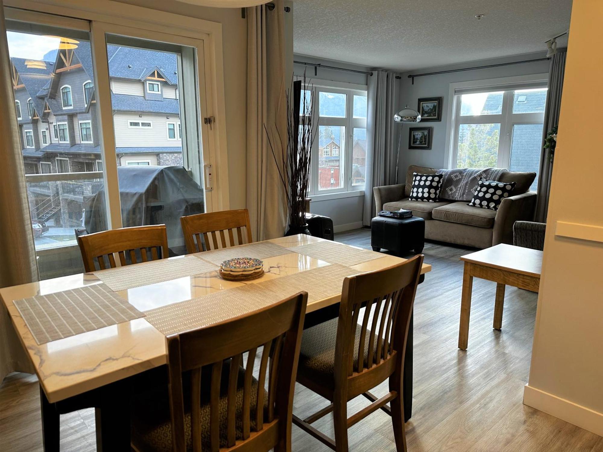 Windtower Lodge - Canmore Eksteriør billede